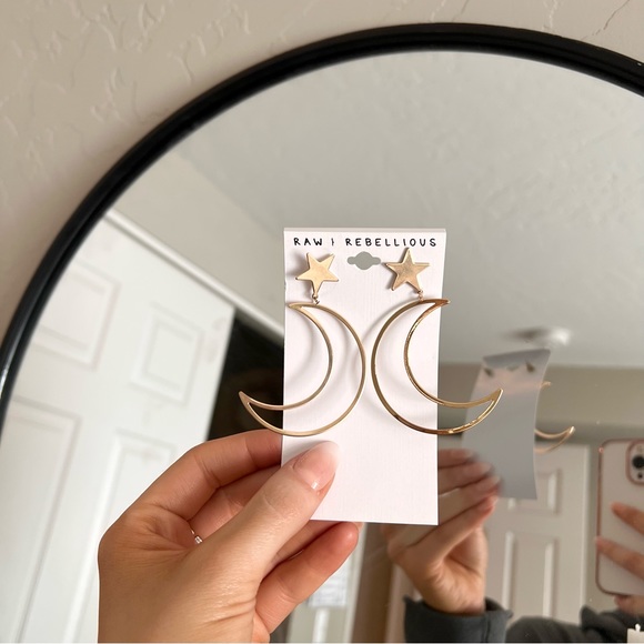 Raw & Rebellious earrings - Picture 3 of 4